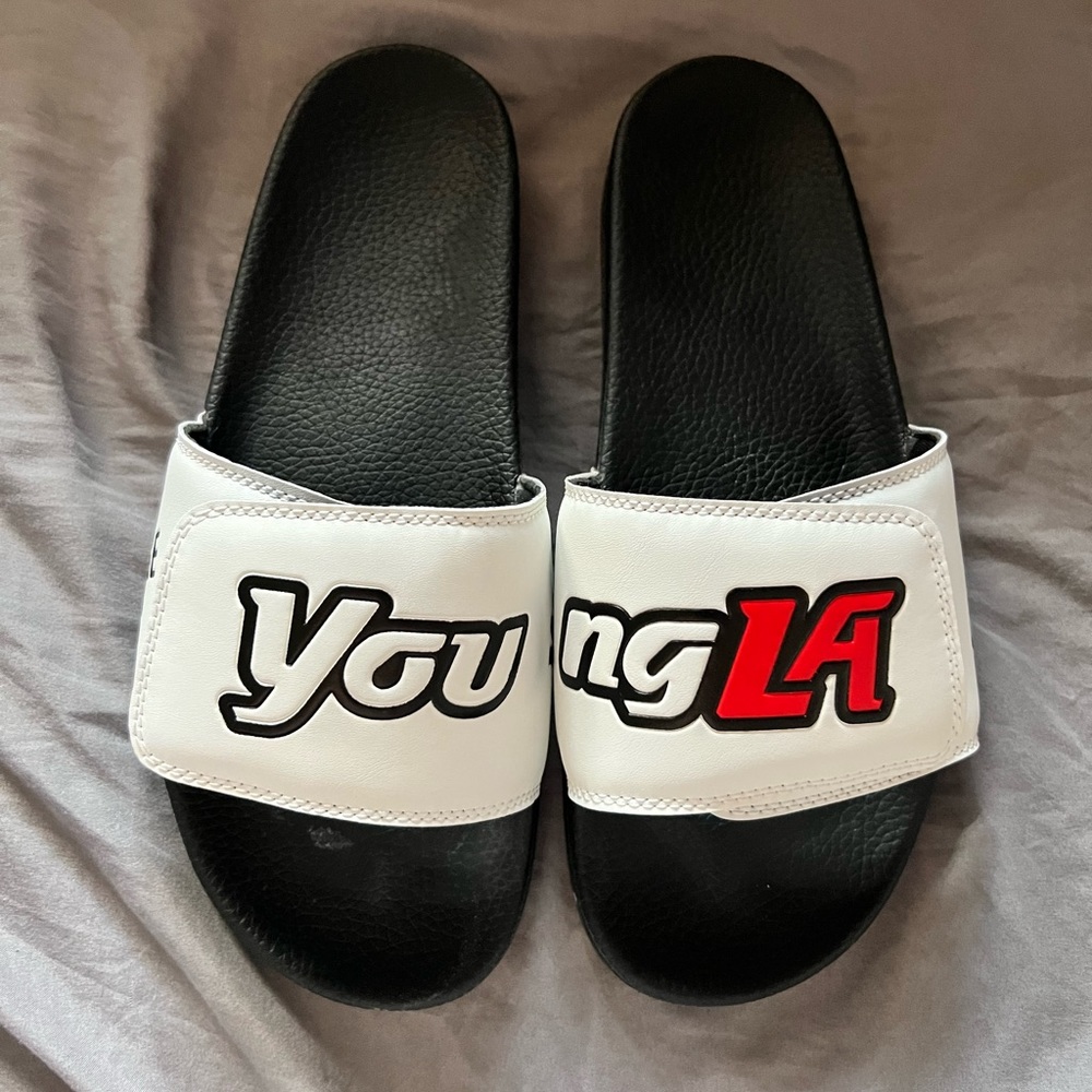 Selling theses Youngla flip-flops. They do come with the bags.